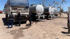 La mercadería viajaba en 32 camiones. La mercadería viajaba en 32 camiones.