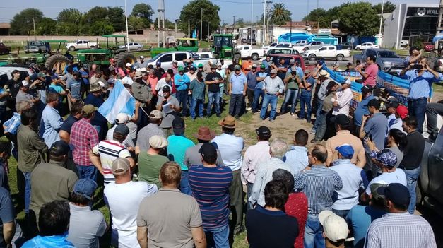 Productores rurales realizaron el primer tractorazo contra el gobierno Javier Milei en Chaco.
