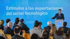 Massa durante el anuncio en el CCK. Massa durante el anuncio en el CCK.