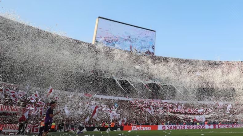 Se tiraron 70 toneladas de papelitos en el último Superclásico.&nbsp;