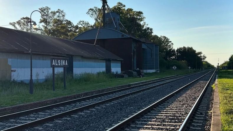 La localidad se encuentra a 120 kilómetros de la Ciudad de Buenos Aires.&nbsp;