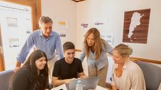 Con una foto junto a Macri, Vidal se lanzó como precandidata a presidenta. Con una foto junto a Macri, Vidal se lanzó como precandidata a presidenta.