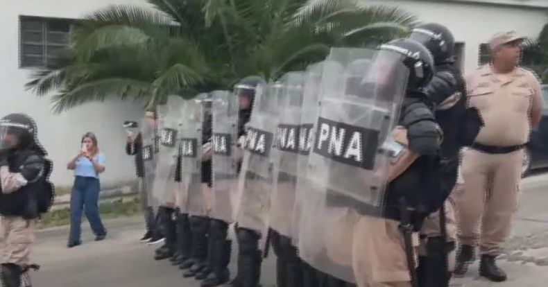 Prefectura Naval se encuentra presente en el lugar. 