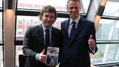 Milei recibió una medalla de la institución neoliberal Sociedad Hayek. Milei recibió una medalla de la institución neoliberal Sociedad Hayek.