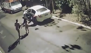 Una pareja fue asaltada mientras tenía sexo y terminaron en la calle.