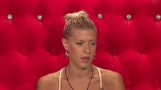 Camila sigue con sus llamativas actuaciones para el público. Camila sigue con sus llamativas actuaciones para el público.