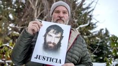 Sergio Maldonado con la imagen de su hermano Santiago.