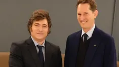 Javier Milei se reunió en Italia con John Elkan, titular de la automotriz Stellantis, que controla además a Fiat, Ferrar y a Juventus.