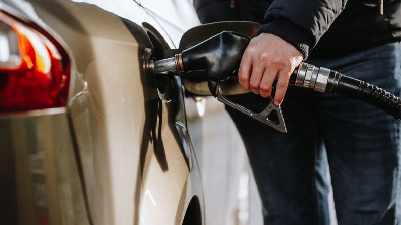 Cabe señalar que, de no haber mediado la intervención oficial, el impuesto a los combustibles podría haber aumentado un 115%, impactando hasta en un 18% en el precio final de la nafta.