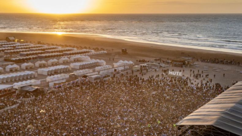 Las fiestas en la playa son un clásico del verano en la Costa Atlántica.&nbsp;
