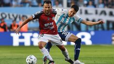 Lucas Landa, de Central Córdoba, intenta ante la marca de Sigali. Lucas Landa, de Central Córdoba, intenta ante la marca de Sigali.