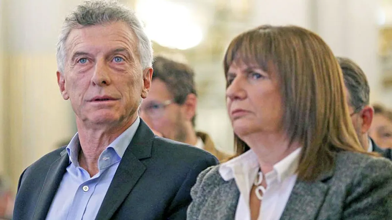 Macri junto a Bullrich.