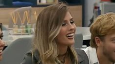 Sus compañeros celebraron su clasificación a la final. Sus compañeros celebraron su clasificación a la final.