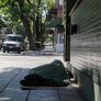 Las familias trabajadoras son desplazadas a la calle por la falta de empleo y los alquileres impagables. Las familias trabajadoras son desplazadas a la calle por la falta de empleo y los alquileres impagables.