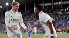Real Madrid le ganó 3 a 1 a Barcelona y se quedó en soledad con la punta de La Liga Real Madrid le ganó 3 a 1 a Barcelona y se quedó en soledad con la punta de La Liga