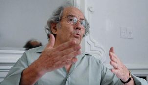 Adolfo Pérez Esquivel mostró su apoyo a Sergio Massa y cuestionó a Javier Milei: La derecha nos quiere llevar a renunciar a los derechos del pueblo. Adolfo Pérez Esquivel mostró su apoyo a Sergio Massa y cuestionó a Javier Milei: La derecha nos quiere llevar a renunciar a los derechos del pueblo.