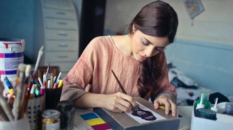 Esta capacidad permite dirigir el pensamiento hacia un objetivo específico, y resulta fundamental para lograr un procesamiento eficiente de la información en cualquier contexto.
