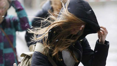 El pasaje de un frente frío provocará un brusco descenso de temperatura. El pasaje de un frente frío provocará un brusco descenso de temperatura.