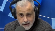 El conductor de Radio 10 y C5N adelantó que tanto la directora como la autora de la obra son estelares. El conductor de Radio 10 y C5N adelantó que tanto la directora como la autora de la obra son estelares.