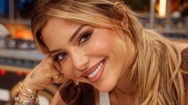 La modelo decidió dar vuelta la página de la manera más directa y sensual posible.