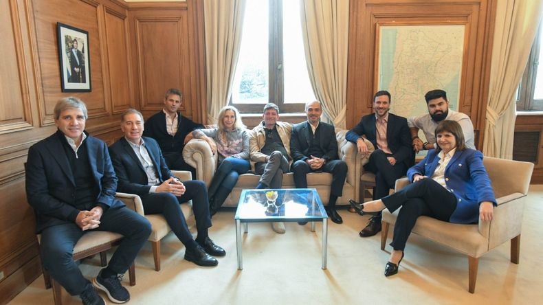 La mesa política fue clave en la presentación del proyecto.