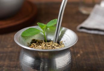 Aunque el café suele ser la elección más común para combatir el cansancio, el mate puede convertirse en una alternativa aún más efectiva si se le incorpora un ingrediente clave: la menta