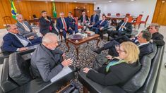 Lula, junto a Rosa Weber, Vital do Rego y Arthul Lira, los presidentes de los tres poederes de Brasil. Lula, junto a Rosa Weber, Vital do Rego y Arthul Lira, los presidentes de los tres poederes de Brasil.