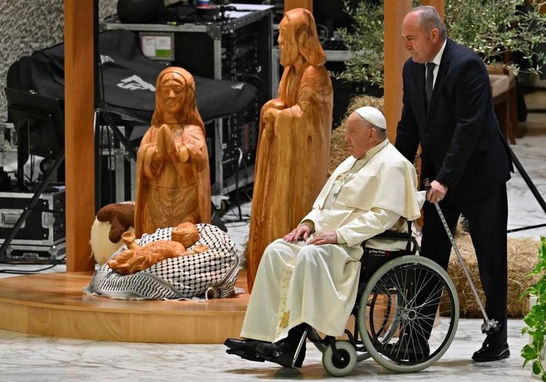 El papa Francisco en la representación del nacimiento de Jesús.