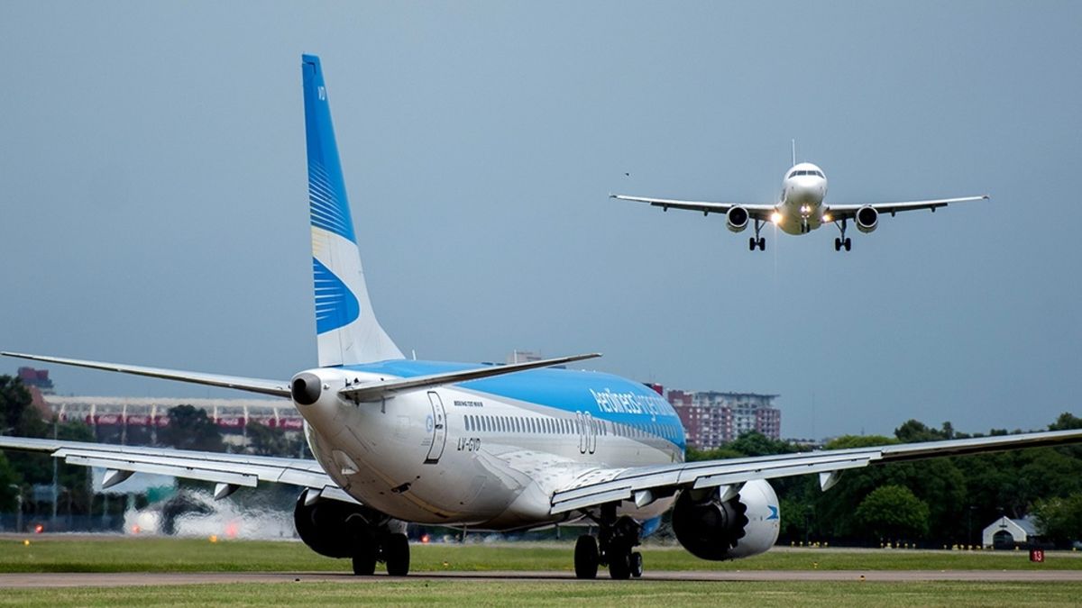 Tras la falla en un avión, Aerolíneas Argentinas suspendió preventivamente las operaciones de ocho aeronaves