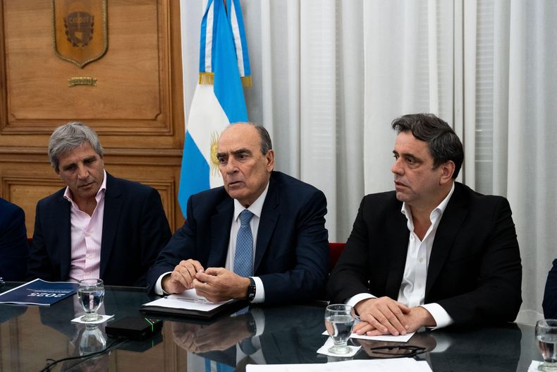 Guillermo Francos y Luis Caputo explicaron a los gobernadores los alcances del presupuesto 2025