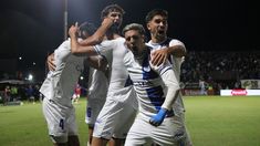 Los Jugadores de Godoy Cruz festejan el triunfo en Vicente López. Los Jugadores de Godoy Cruz festejan el triunfo en Vicente López.
