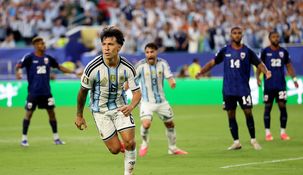 Lisandro Martínez puso el 2-1.
