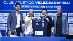 La presentación del Mellizo, junto al manager Ricky Álvarez y el presidente Fabián Berlanga. La presentación del Mellizo, junto al manager Ricky Álvarez y el presidente Fabián Berlanga.