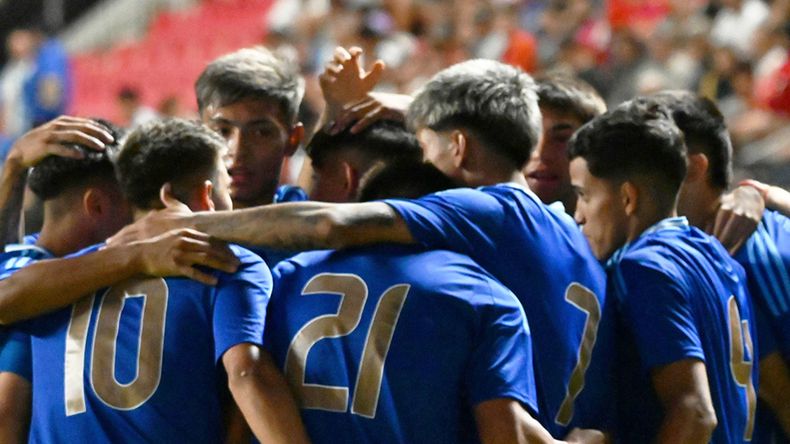 La Selección argentina Sub 20 va por la clasificación al Mundial de Chile. La Selección argentina Sub 20 va por la clasificación al Mundial de Chile.