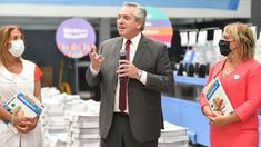 El mandatario recalcó la importancia de ayudar también a los docentes. El mandatario recalcó la importancia de ayudar también a los docentes.