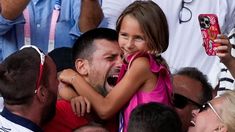 Novak Djokovic ganó la medalla dorada en Paris 2024 y tuvo un emocionante festejo. Novak Djokovic ganó la medalla dorada en Paris 2024 y tuvo un emocionante festejo.