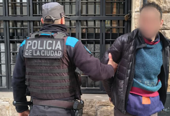 El hombre fue detenido en Colegiales.