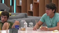 Agustín y Marcos comparten mucho tiempo juntos. Agustín y Marcos comparten mucho tiempo juntos.