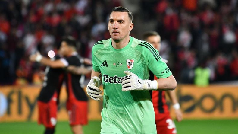 Franco Armani fue la figura en la tanda de penales.