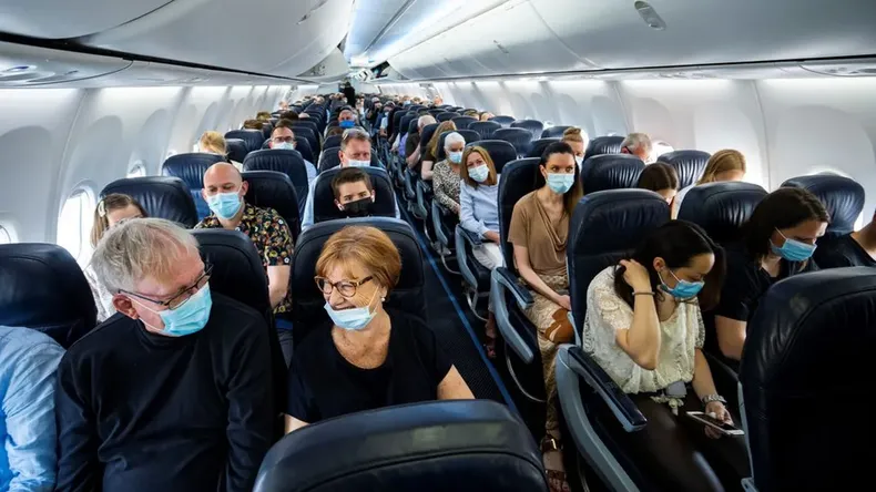 Un grupo de pasajeros se enteró en pleno vuelo.