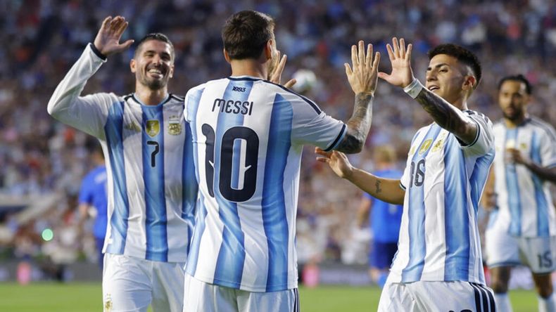 Los futbolistas de la Scaloneta llegan con buen ritmo al debut del próximo martes.