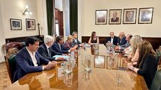 Victoria Villarruel se reunió con senadores radicales para alcanzar acuerdos en el tratamiento de la Ley Ómnibus Victoria Villarruel se reunió con senadores radicales para alcanzar acuerdos en el tratamiento de la Ley Ómnibus