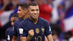 Mbappé descontó para Francia de penal. Mbappé descontó para Francia de penal.