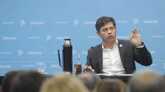 El gobernador Kicillof durante el discurso en La Plata.