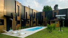 Gran Hermano le reveló a Zoe que iba a haber congelados y que limpien el patio. Gran Hermano le reveló a Zoe que iba a haber congelados y que limpien el patio.