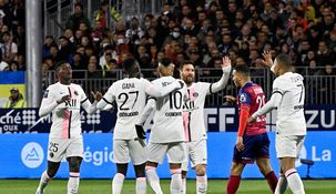 Messi dio tres asistencias y le anularon un gol.