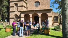 La parroquia La Sagrada Familia es obra del reconocido arquitecto Alejandro Bustillo. La parroquia La Sagrada Familia es obra del reconocido arquitecto Alejandro Bustillo.