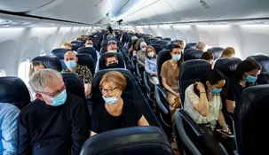 Un grupo de pasajeros se enteró en pleno vuelo. Un grupo de pasajeros se enteró en pleno vuelo.