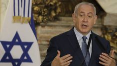 Netanyahu está acusado de fraude, abuso de confianza y aceptación de sobornos. Netanyahu está acusado de fraude, abuso de confianza y aceptación de sobornos.