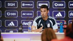 Lionel Scaloni dio por finalizada la conferencia cuando habló de la lesión de Panichelli y se emocionó Lionel Scaloni dio por finalizada la conferencia cuando habló de la lesión de Panichelli y se emocionó